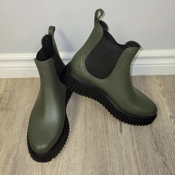 Joe Fresh Olive Green Chelsea Rain Ankle Boots with Black Soles - Picture 1 of 9